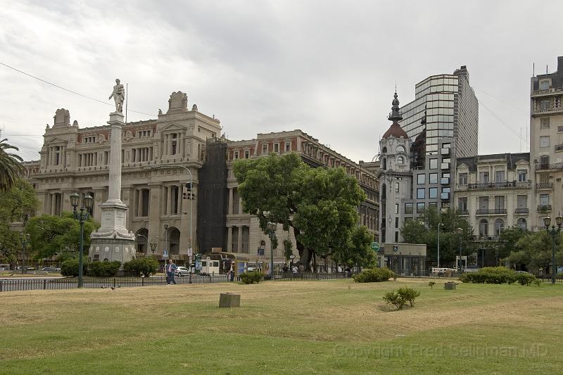 20071201_151918  D2X 4200x2800.jpg - Lavalle Monument, Plaza Lavalle, Buenos Aires, Argentina